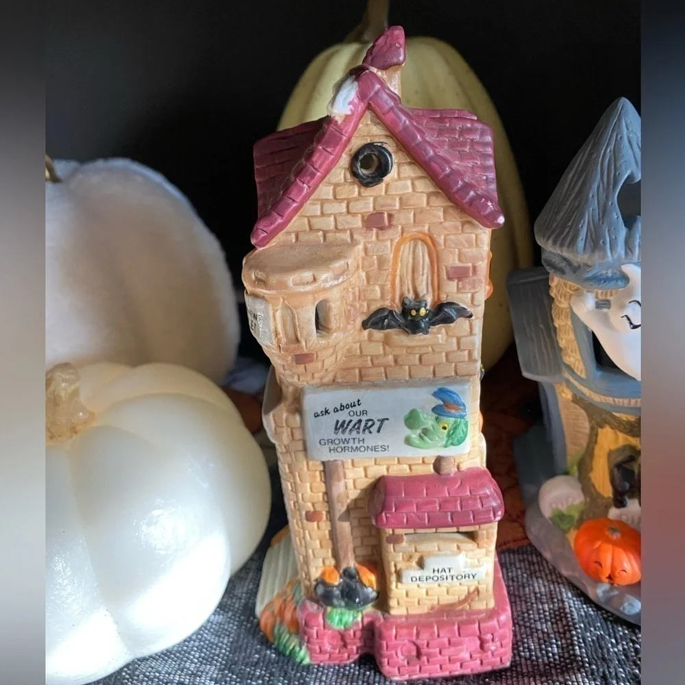 1996 Cute-n-Creepy Craft Creations Ceramic Light Up Witch-Mart Halloween House